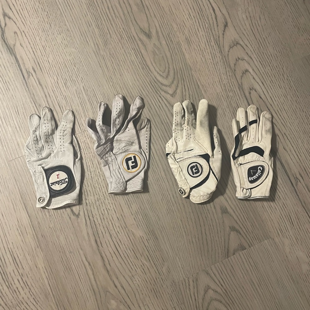 Bundle of Women’s golf gloves